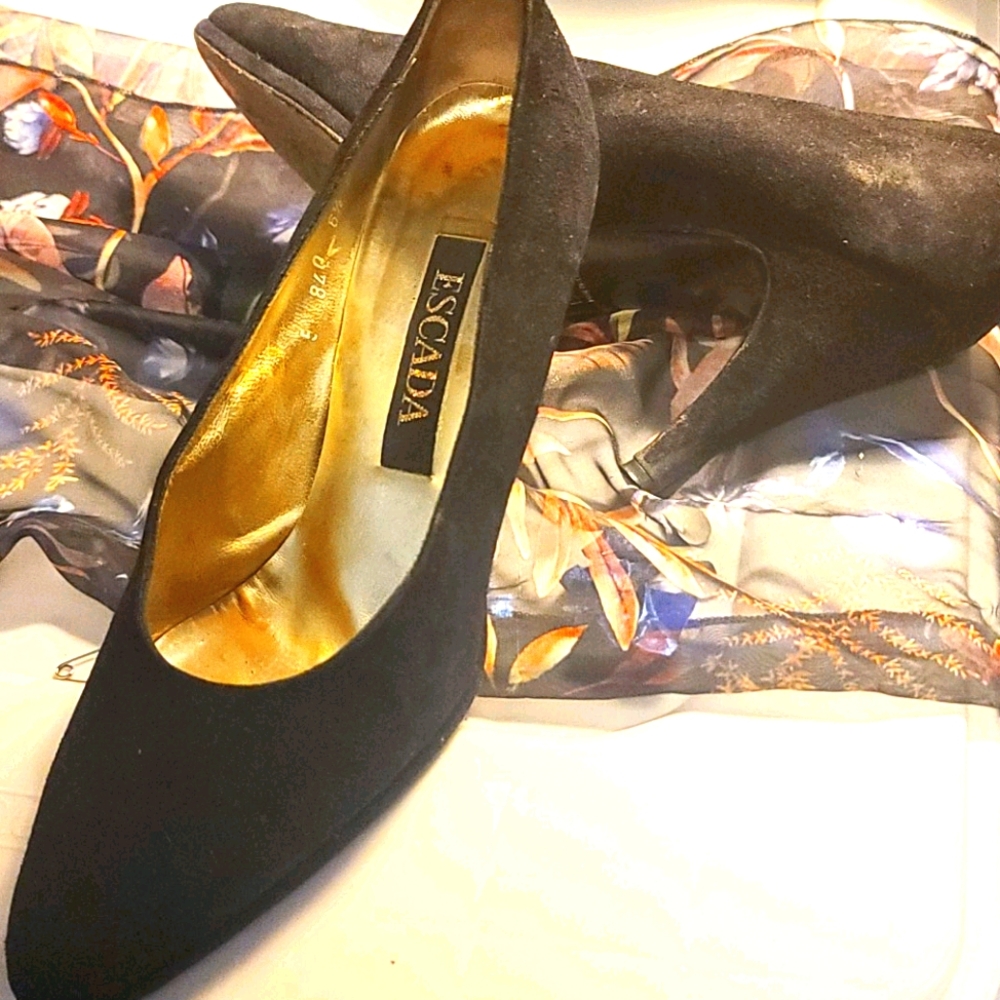 Antique 6.5 vero cuoio black suede heels